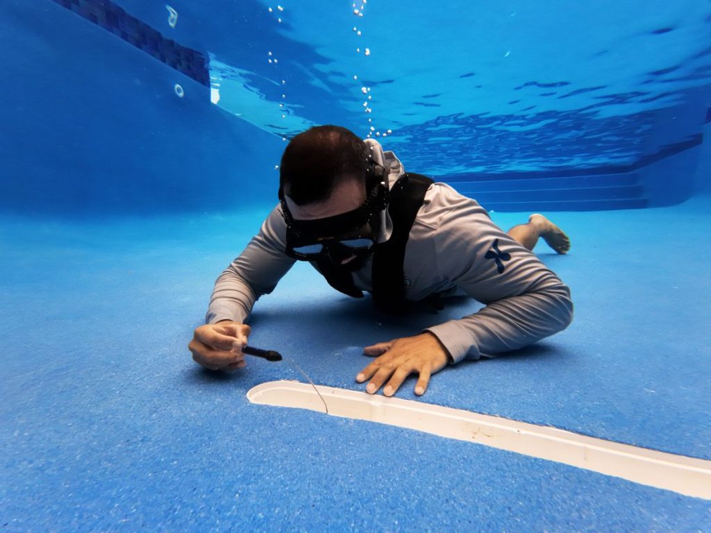 commercial pool leak detection